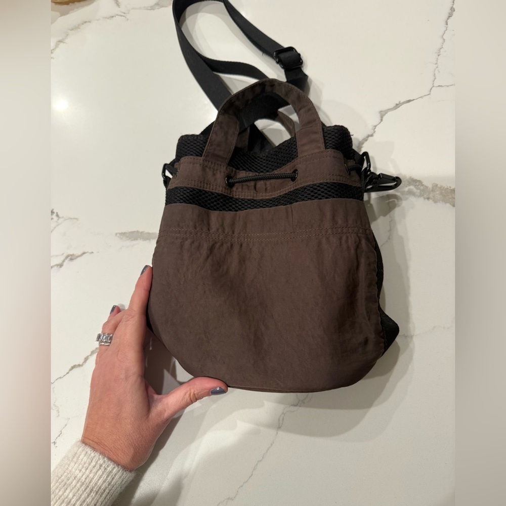 ALO Yoga Brown black drawstring bucket handle & crossbody Bag with strap OS - Picture 4 of 8